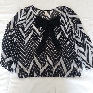 No Boubdaries XL Black & White Blouse
